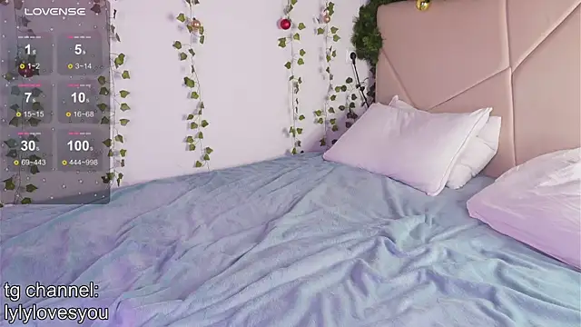 lylylovesyou's cam snapshot