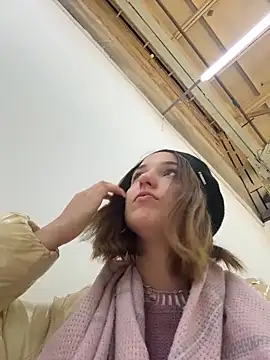 DollyTall's cam snapshot