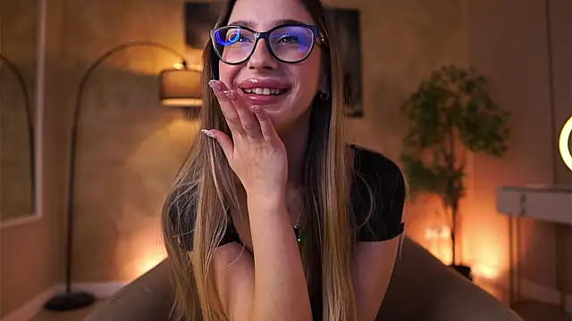 MaddieBryggs's cam snapshot