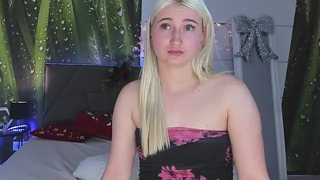 HollyTailors's cam snapshot