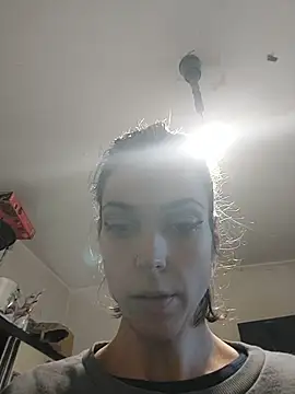 SheTheDeeevil's cam snapshot