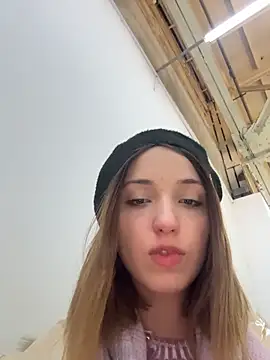 DollyTall's cam snapshot