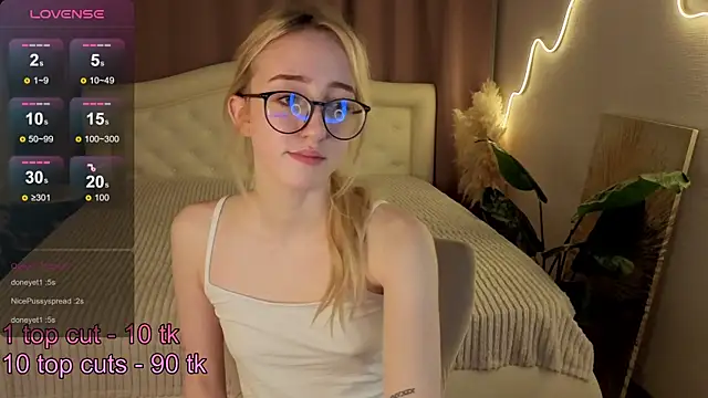 anora_baby's cam snapshot