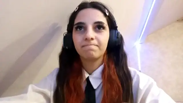 KizzieSchronce live sex cam