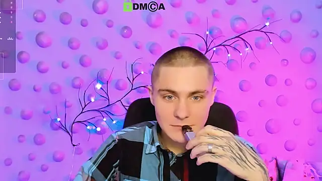 thomas_crow_'s cam snapshot