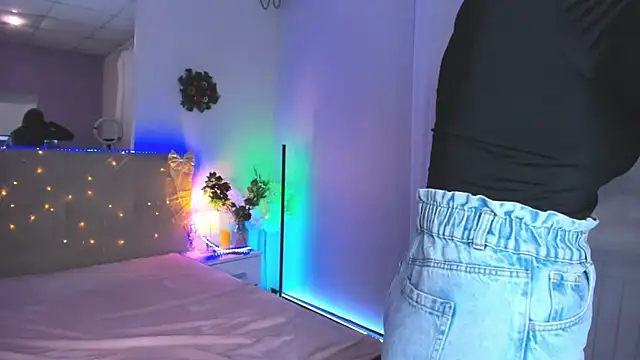 Laura_Leee's cam snapshot