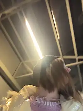 DollyTall's cam snapshot