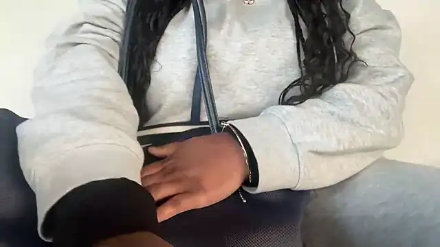 nanaisbackk live sex cam