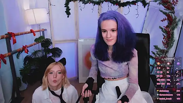 PrettyLadies_'s cam snapshot