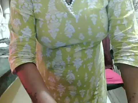 LovingPihu's cam snapshot