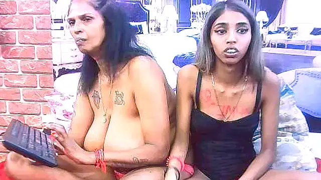 IndianSexySlender live sex cam