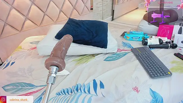 sabrina_shark_'s cam snapshot