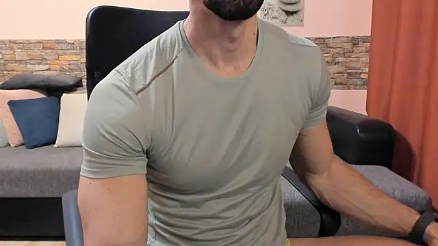 HotHunkTrainer live sex cam