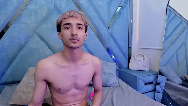 LauryAndNarem69 live sex cam