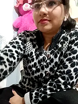 urvashi01224 live sex cam