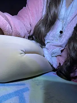 iu_uzZ's cam snapshot