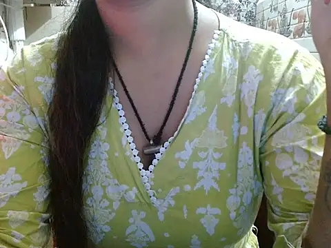 LovingPihu's cam snapshot