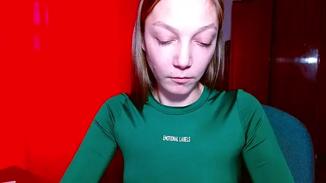 EmillyPlay live sex cam