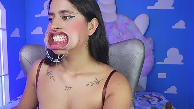 miss___anya's cam snapshot