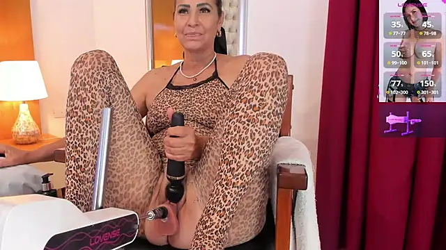 EmperatrizMilf's cam snapshot