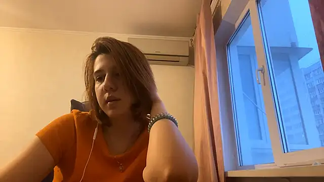 Julie_mayers_'s cam snapshot