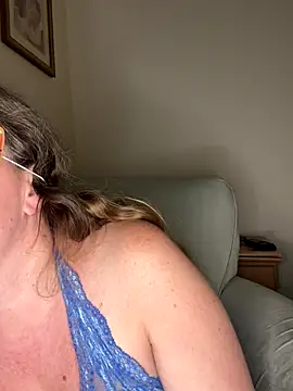 largeboobies30's cam snapshot