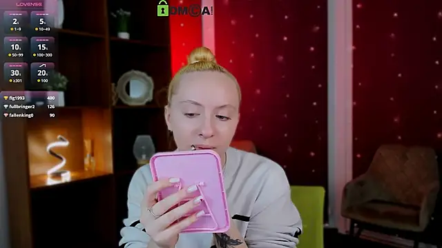 mila_glow1's cam snapshot