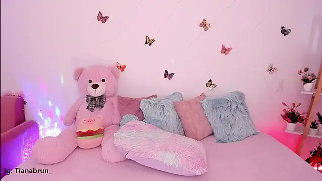 Zara_uwu_ live sex cam