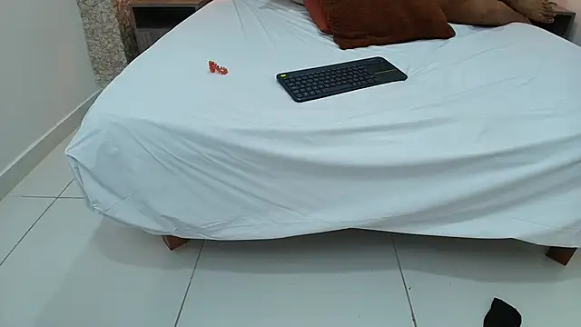 zoe_bermudez's cam snapshot