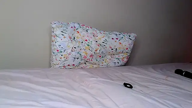 Just_alice's cam snapshot