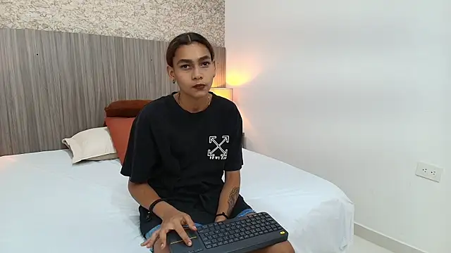 zoe_bermudez's cam snapshot