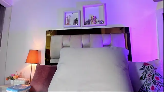 emmy_r's cam snapshot