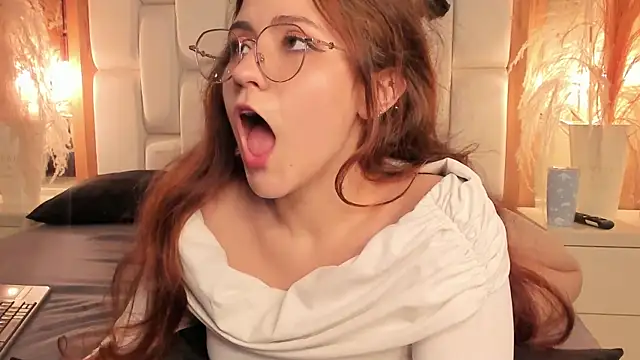 Daphne_And_Roger's cam snapshot