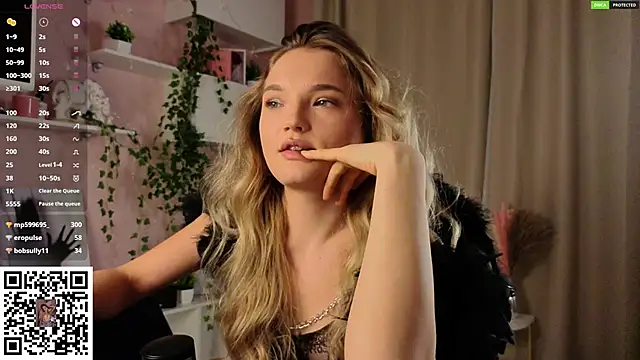 JulieLupo's cam snapshot