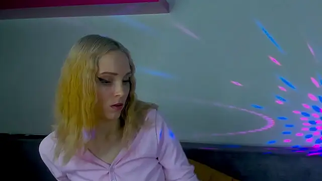 Gina_Gina_love's cam snapshot