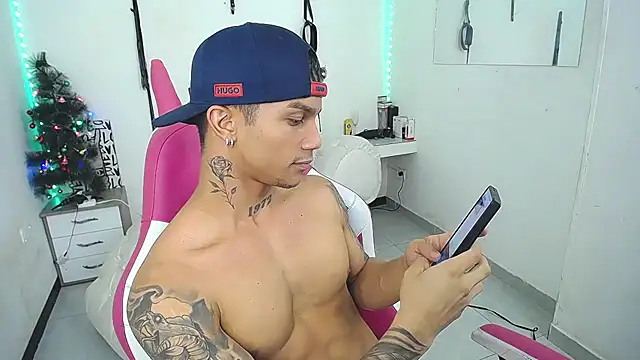 Leonard_Price live sex cam