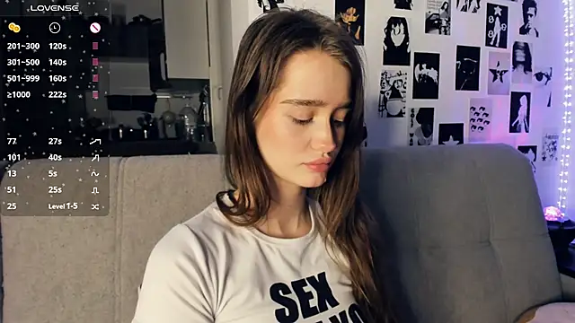 lovelyalivia's cam snapshot