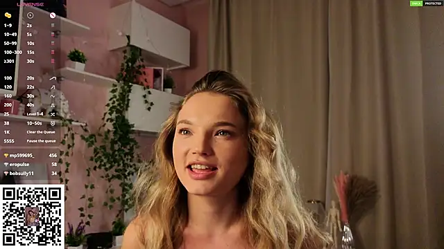 JulieLupo's cam snapshot