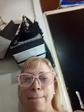 SexyMilf1211's cam snapshot