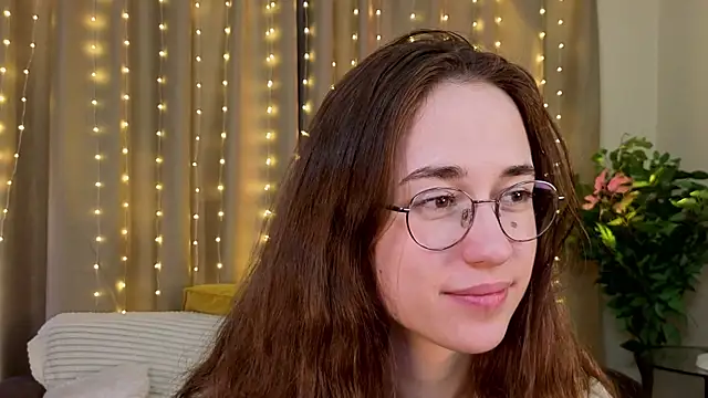 SudieNatera live sex cam