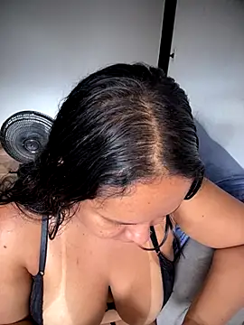 Bigostosa live sex cam