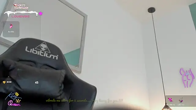 lucy_blue28's cam snapshot