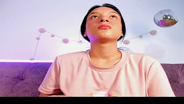 violet_77711's cam snapshot