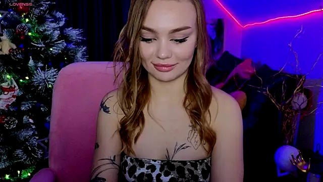 KitsyMoore live sex cam