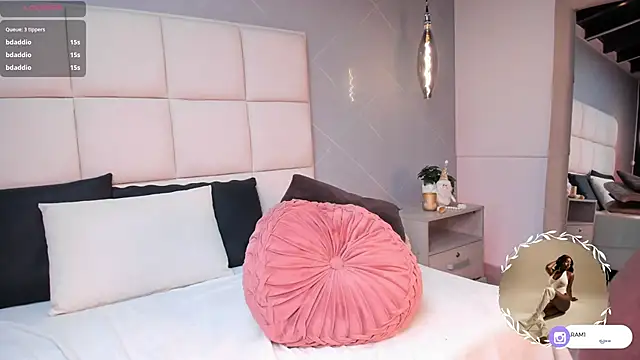 SaraMonroe1 live sex cam