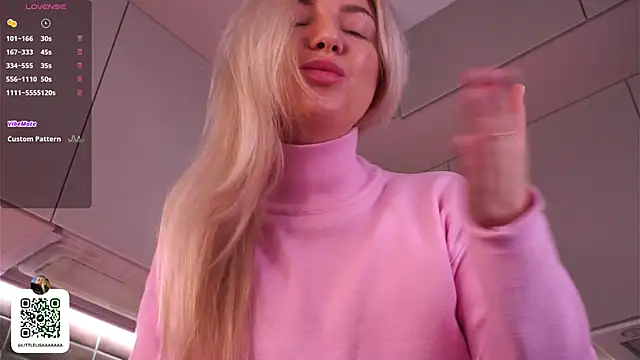 ElizzaBed's cam snapshot