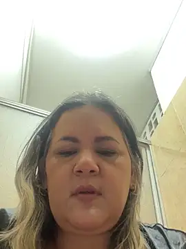 Lucy_Milf_474's cam snapshot