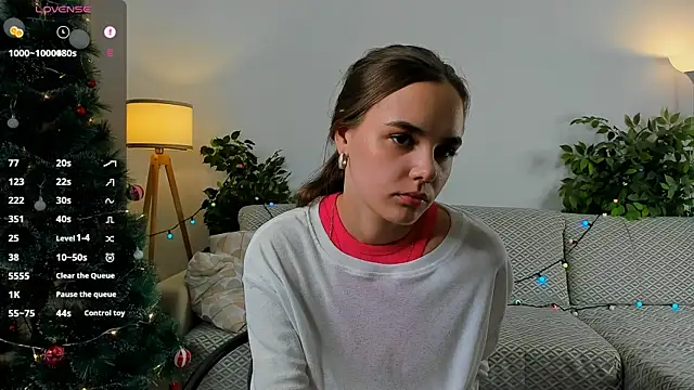 KarriVoisinet live sex cam