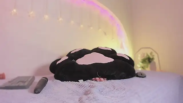 katiepeach_'s cam snapshot