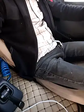 Truckman23cm live sex cam